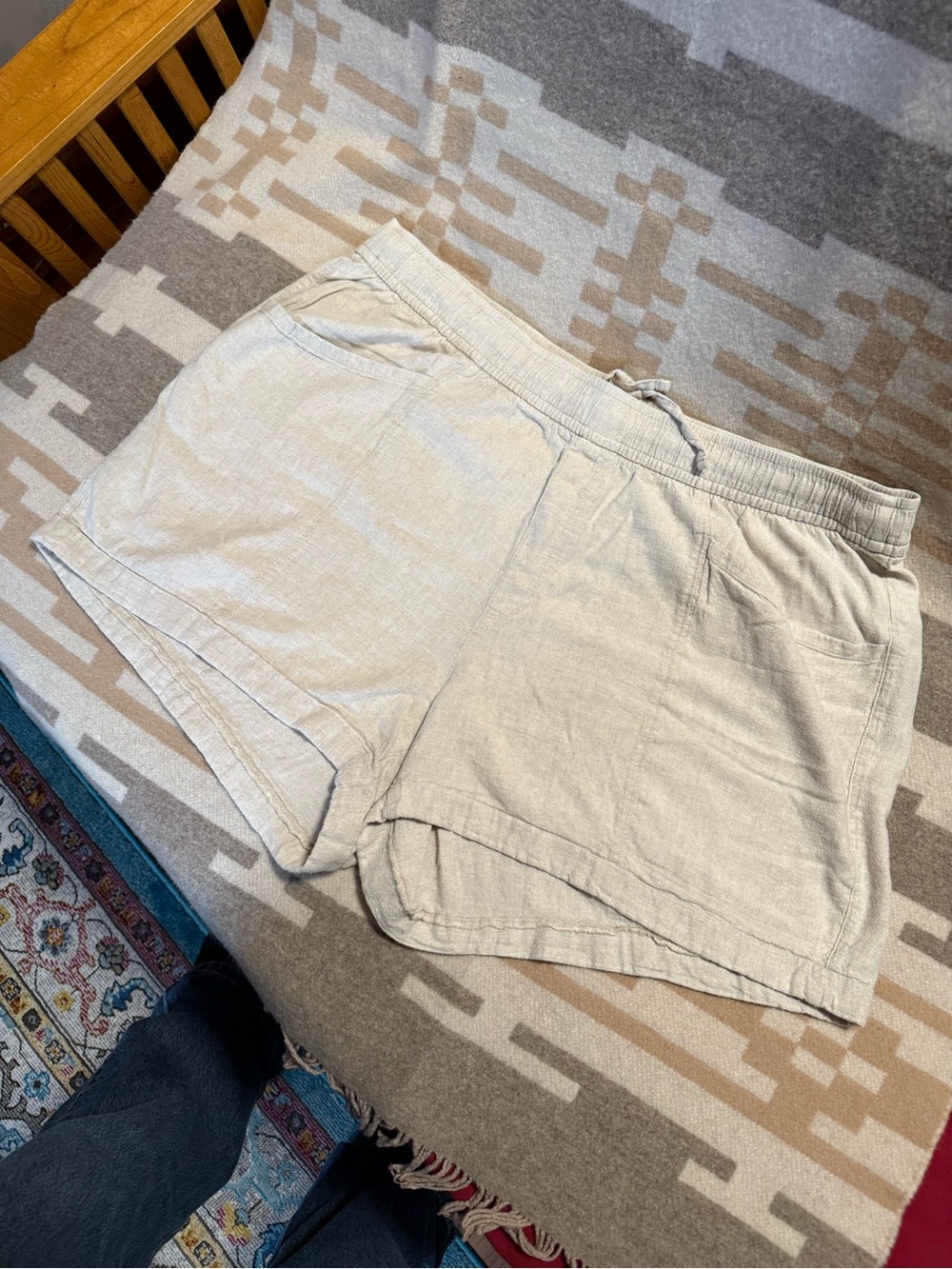 Old Navy Women's Light Beige Linen-Blend Shorts